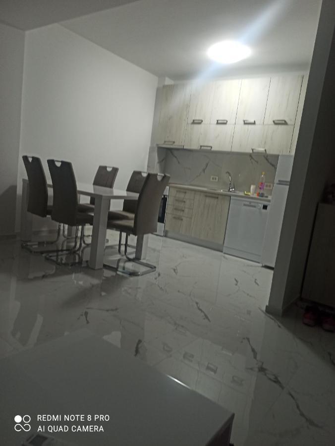 Ata Apartmani. Petrovac Екстер'єр фото