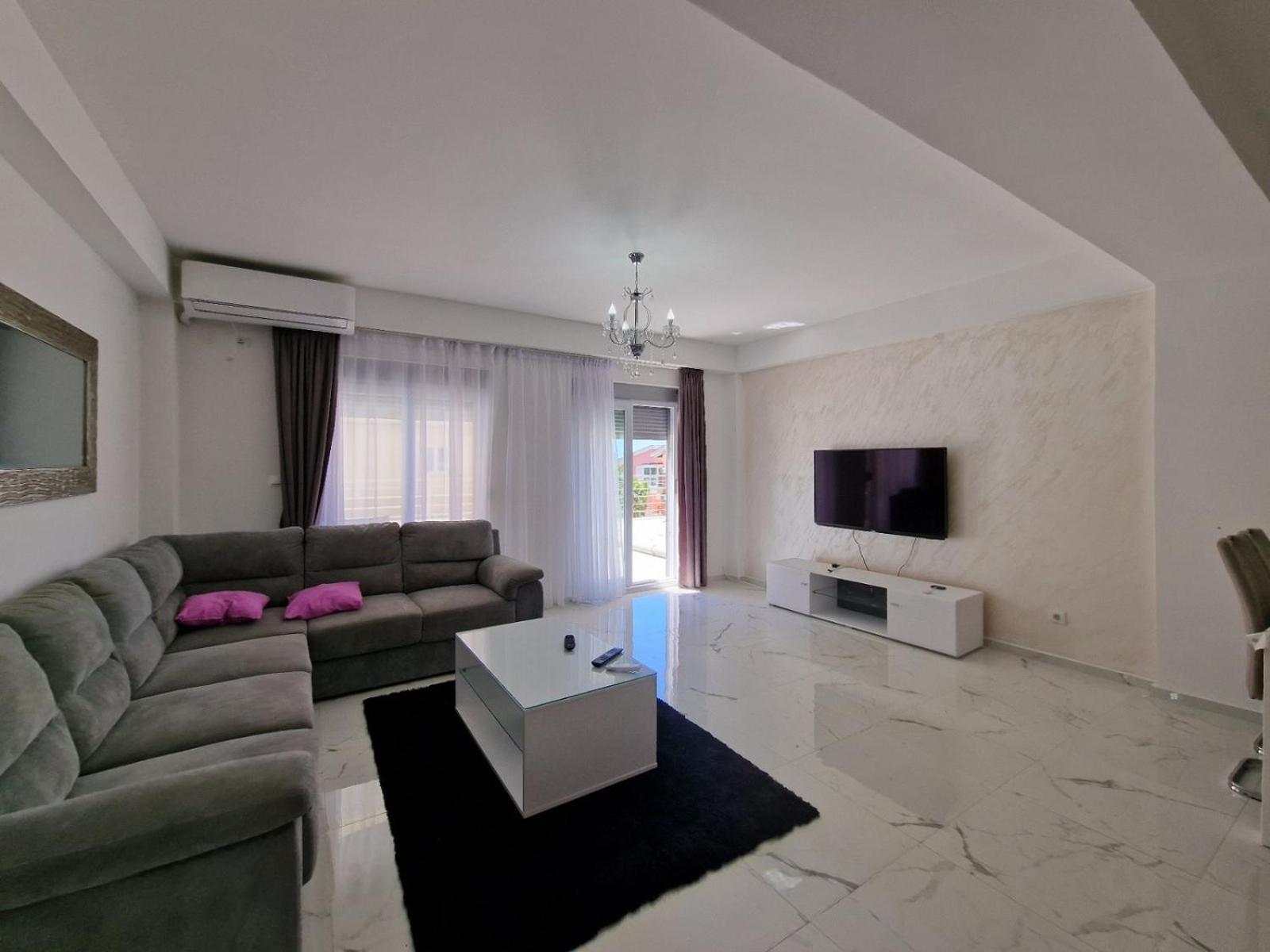 Ata Apartmani. Petrovac Екстер'єр фото
