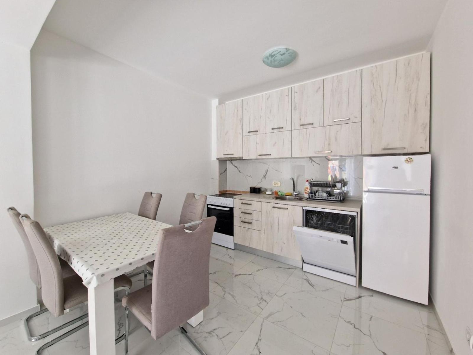 Ata Apartmani. Petrovac Екстер'єр фото