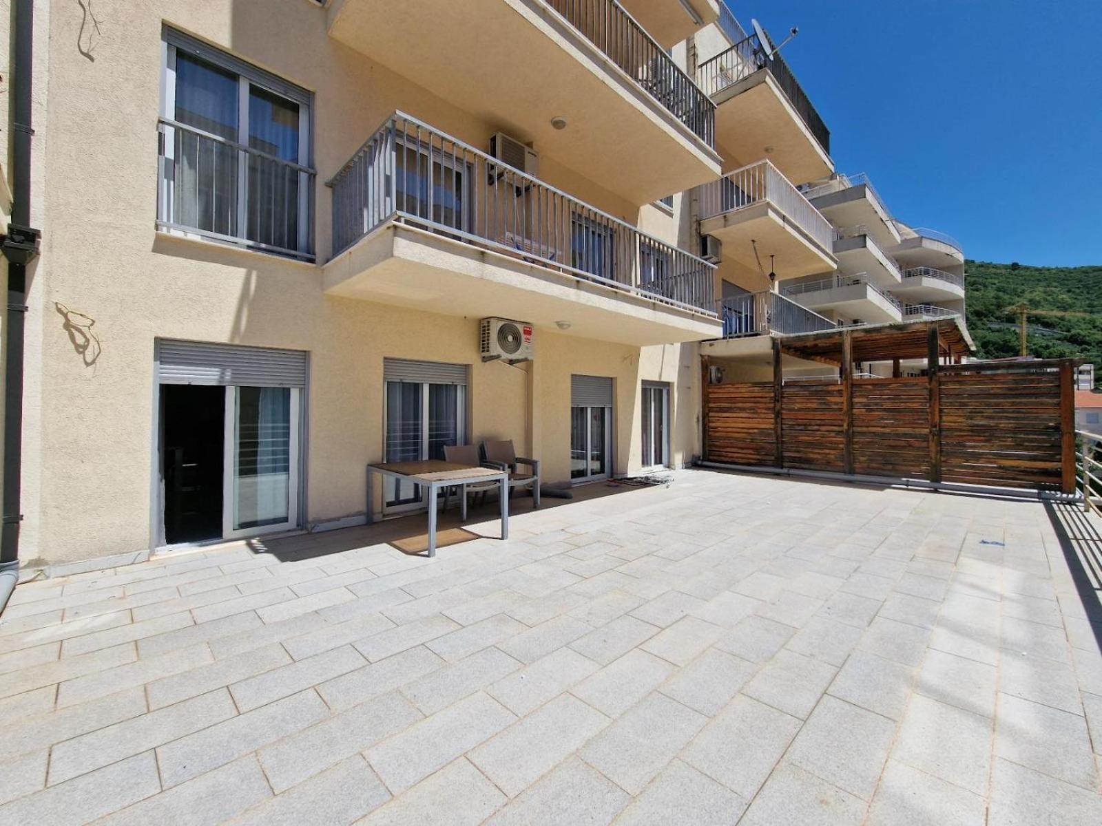 Ata Apartmani. Petrovac Екстер'єр фото